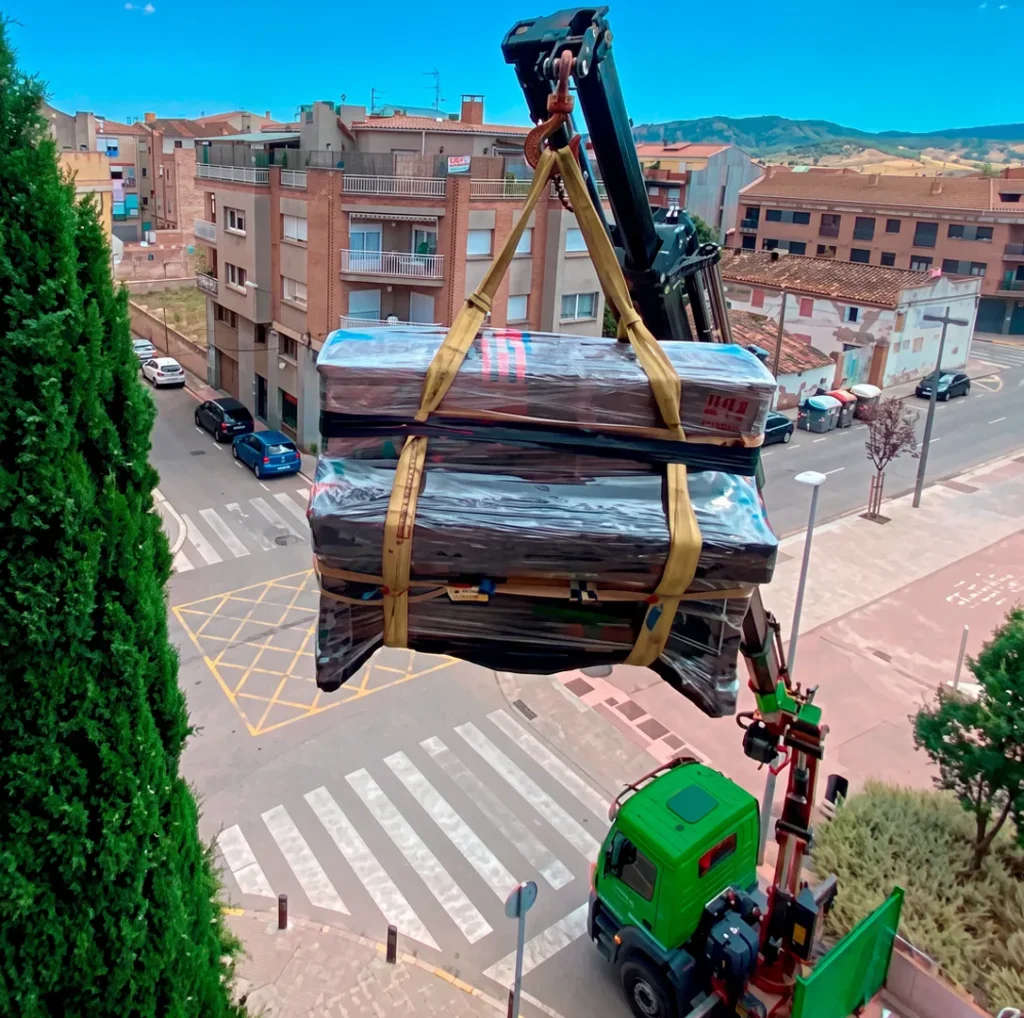 subir piano por fachada manresa