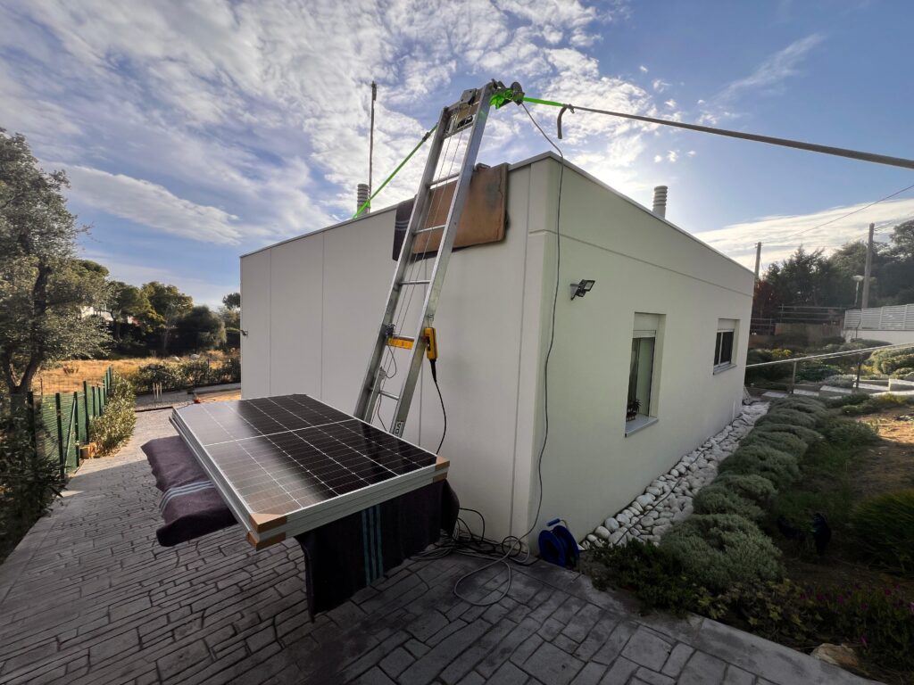 subimos las placas solares a un tejado