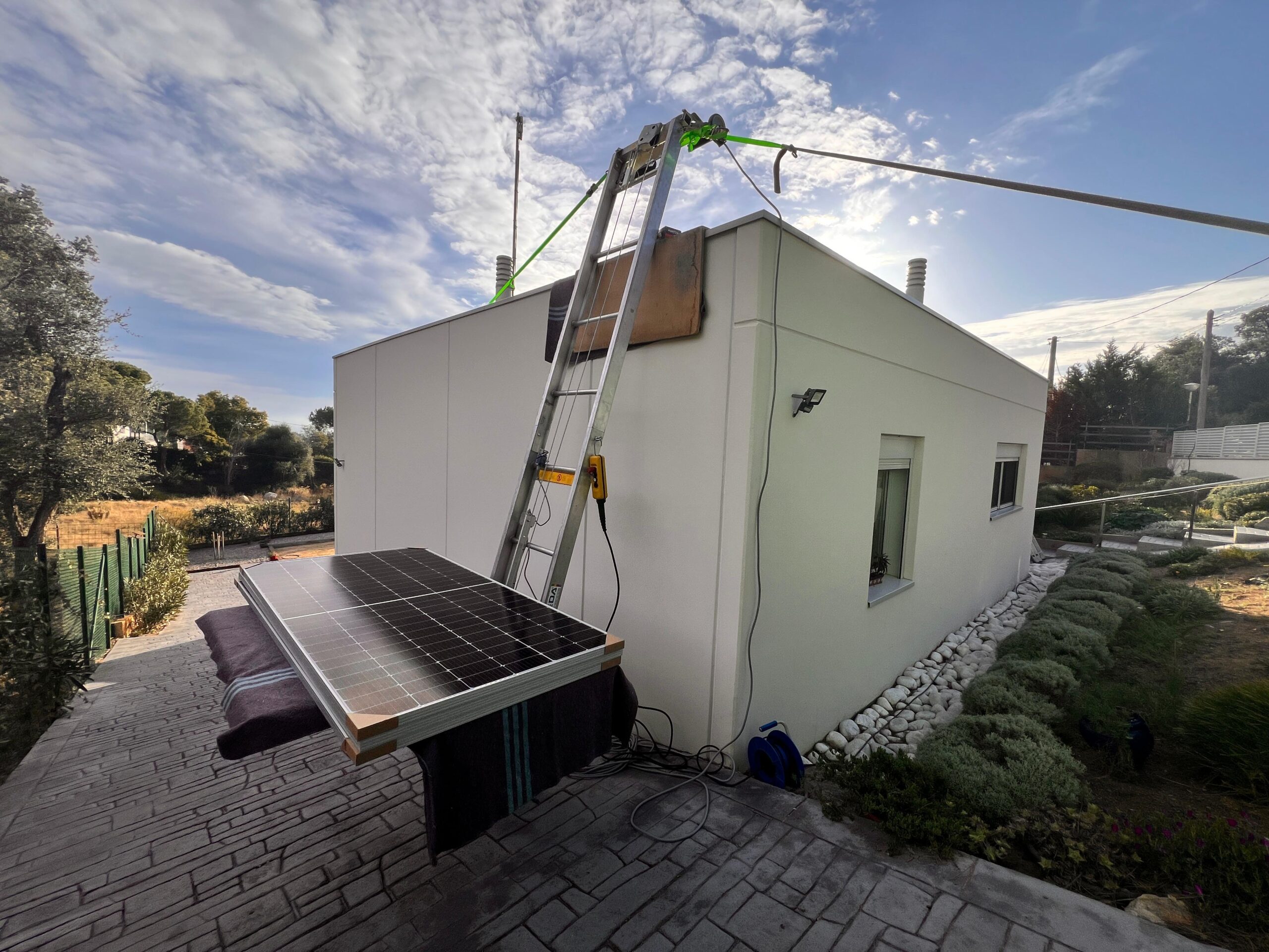subimos las placas solares a un tejado
